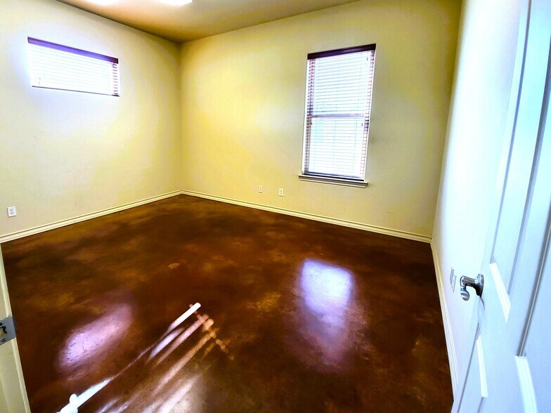 More Photos Of 701 W Highway 290, Dripping Springs Office For Lease