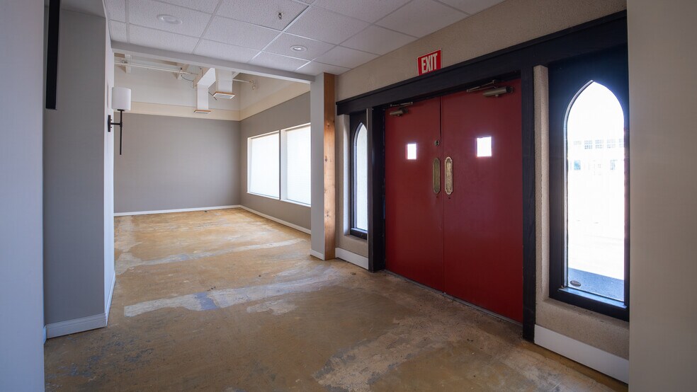 More Photos Of 2002 2nd St SW, Rochester Storefront Retail Office For Sale