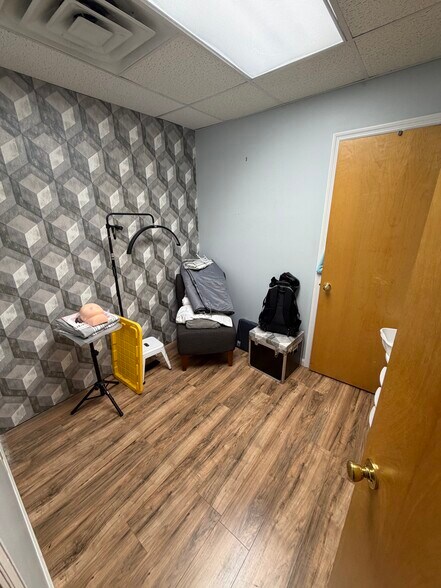 More Photos Of 204-208 S Main St, Manville Medical For Lease