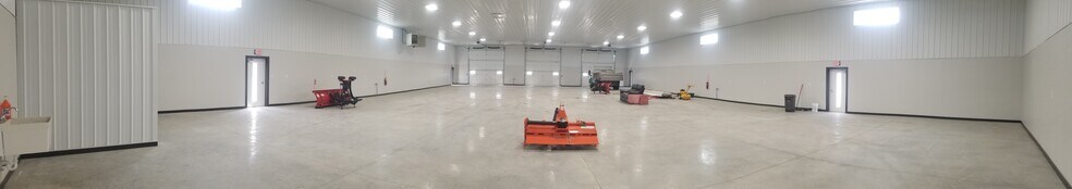 More Photos Of 13631 Alexander St, Cedar Lake Flex For Lease