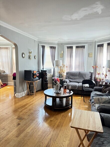 More Photos Of 7914 S Dobson Ave, Chicago Apartments For Sale