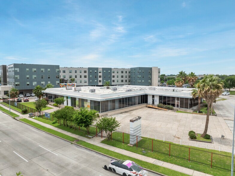 More Photos Of 6430 Hillcroft Ave, Houston Office For Sale
