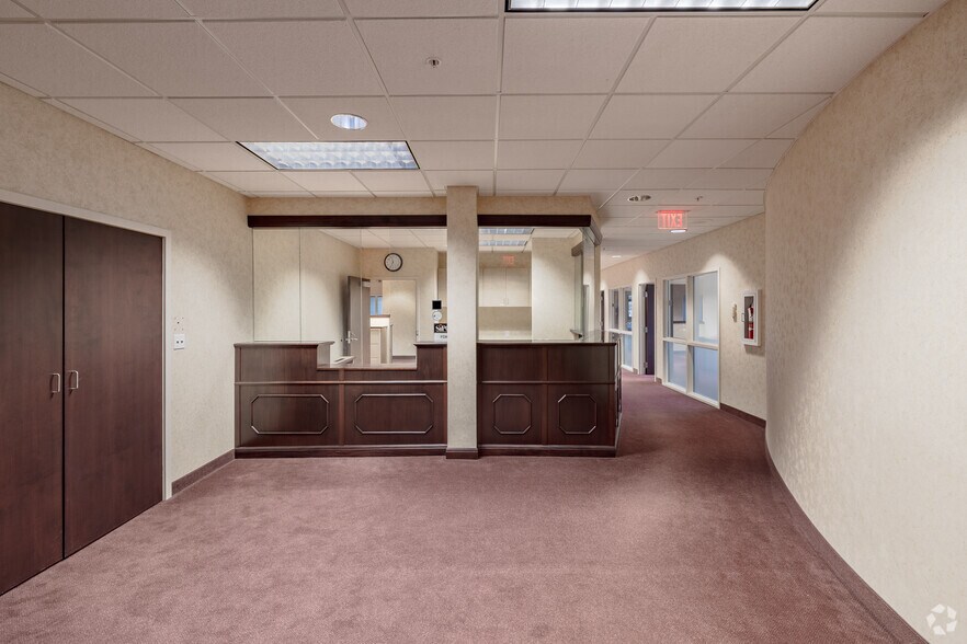 More Photos Of 4300 Fashion Square Blvd, Saginaw Office For Lease