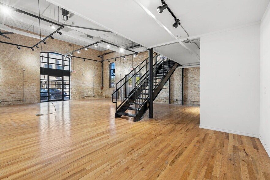 More Photos Of 201 N Main St, Taylor Storefront Retail Office For Sale