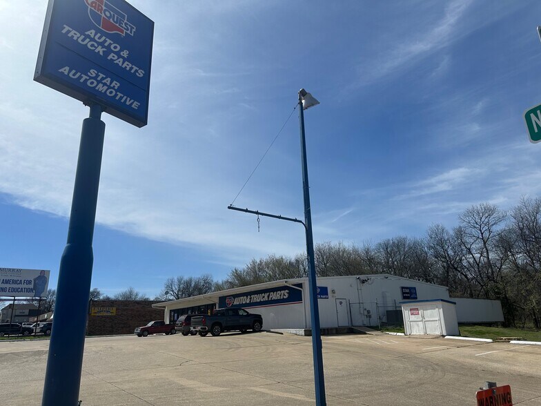 More Photos Of 1017 N Washington St, Ardmore Freestanding For Sale