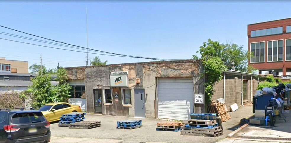 Primary Photo Of 31 Garrett Pl, Englewood Auto Repair For Lease