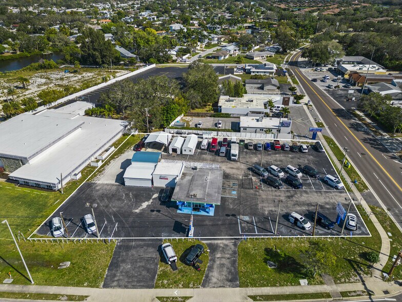 More Photos Of 5611 S Tamiami Trl, Sarasota Freestanding For Sale