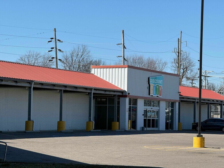 Primary Photo Of 689-699 S Monroe St, Lebanon General Retail For Sale