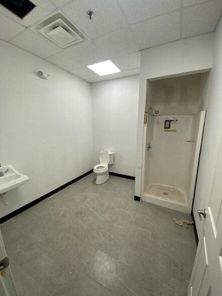 More Photos Of 90 Salmon St, Providence Manufacturing For Lease