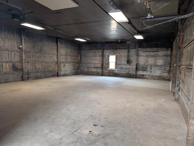More Photos Of 807 Oilfield Ave, Shelby Industrial For Sale