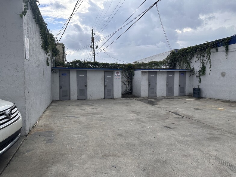 More Photos Of 5716-5718 Rodman St, Hollywood Warehouse For Lease