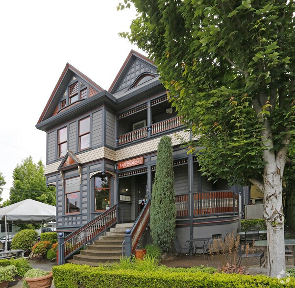 More Photos Of 3257 SE Hawthorne Blvd, Portland General Retail For Sale