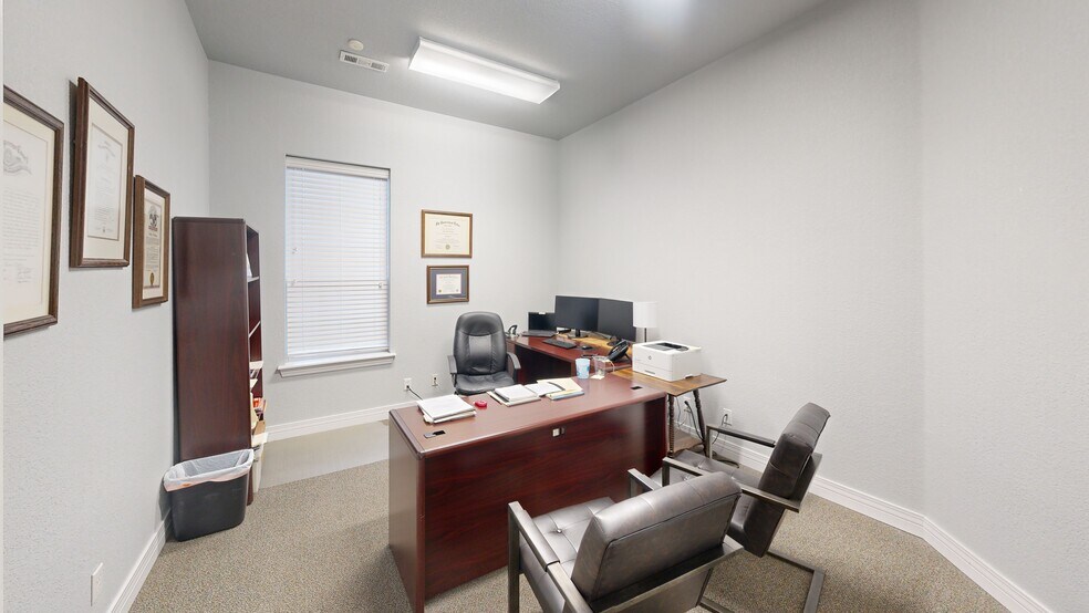 More Photos Of 2307 SE B St, Bentonville Office For Lease