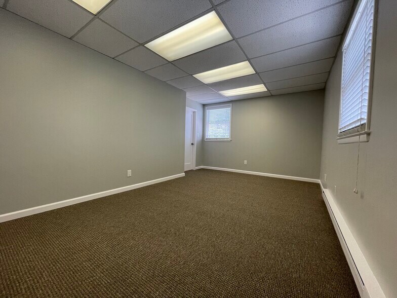 More Photos Of 2504 Grand Ave, Baldwin Office For Sale
