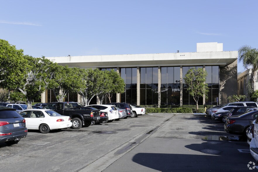 More Photos Of 2152 DuPont Dr, Irvine Office For Lease