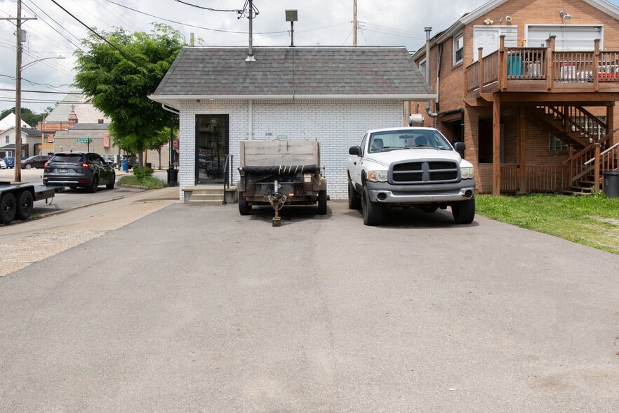 More Photos Of 221 2nd Ave, Carnegie Freestanding For Sale