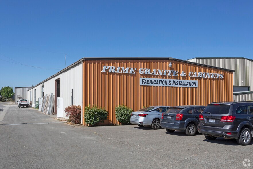 More Photos Of 250 Commerce Ave, Atwater Warehouse For Lease