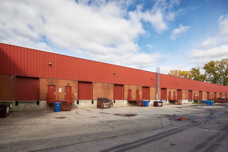 More Photos Of 8545-8579 Ch Dalton, Mt Royal Warehouse For Lease