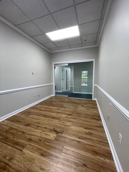 More Photos Of 1111 Cambridge Sq, Alpharetta Office Residential For Sale