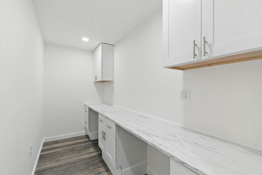 More Photos Of 120 W Scenic Trl, Weatherford Warehouse For Lease