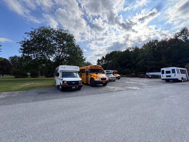 More Photos Of 7765 Lakeport Rd, Chittenango Warehouse For Lease