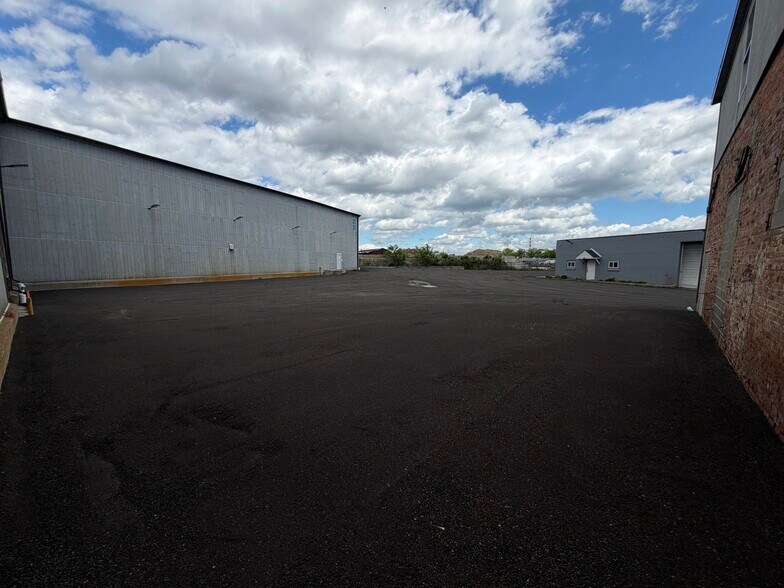 More Photos Of 88 Howard Ave, Bridgeport Warehouse For Lease