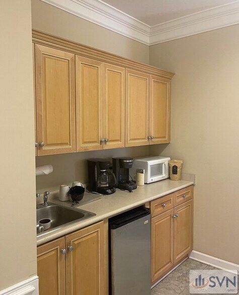 More Photos Of 37 W Fairmont Ave, Savannah Office For Lease