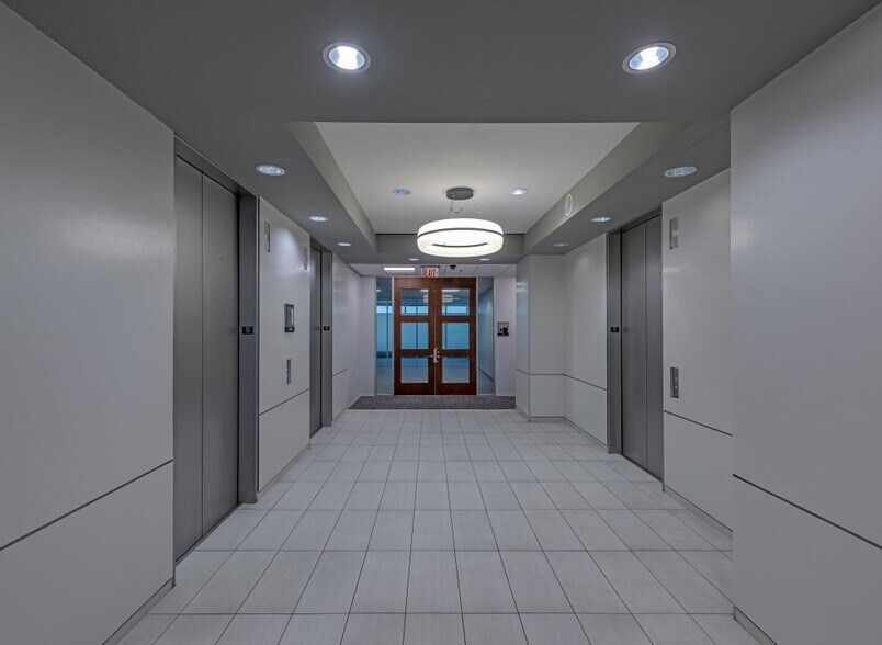 More Photos Of 77 Sugar Creek Center Blvd, Sugar Land Office For Sale