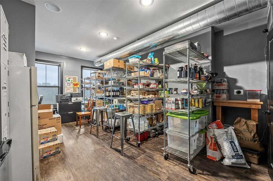 More Photos Of 1010 Martin St, Iowa City Office For Sale