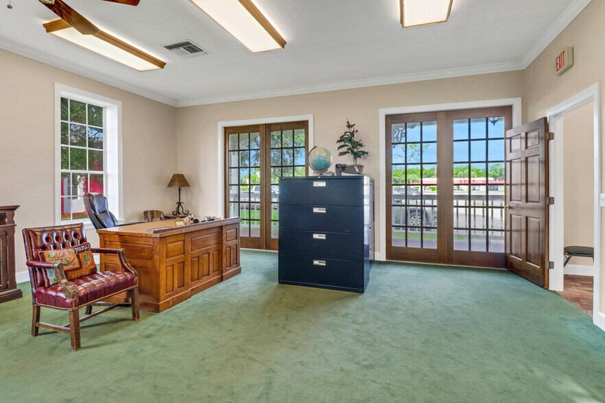 More Photos Of 1312 15th St N, Immokalee Office For Sale