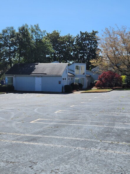 More Photos Of 149 Providence Rd, Charlotte Office For Sale