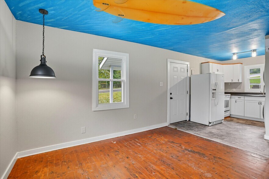 More Photos Of 100 Howard Ln, Oak Ridge Apartments For Sale