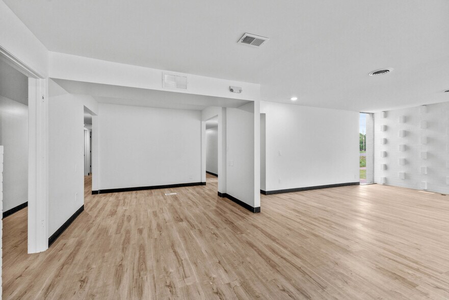 More Photos Of 2532 Spring Arbor Rd, Jackson Medical For Sale