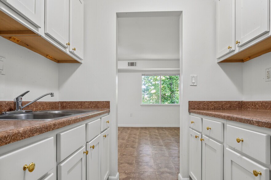 More Photos Of 7500 Prince Cole Ct, Manassas Apartments For Sale
