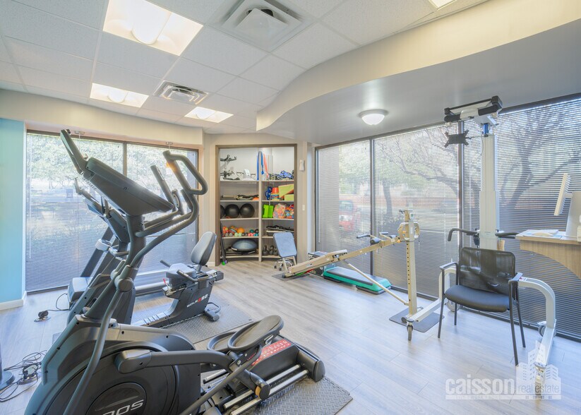 More Photos Of 11815 W IH-10, San Antonio Unknown For Lease