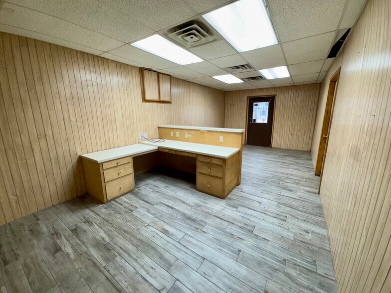 More Photos Of 608 N Meadow Ave, Odessa Light Manufacturing For Lease