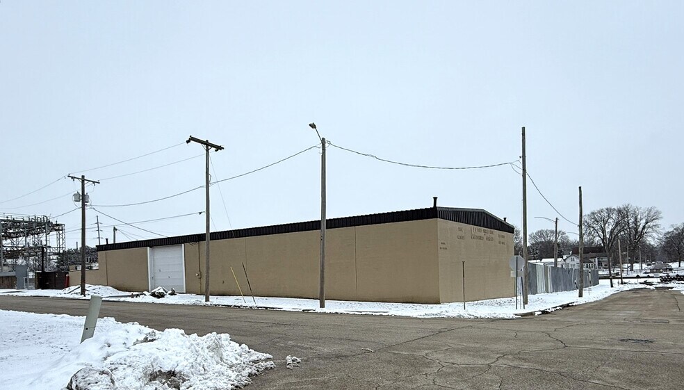 More Photos Of 151 Ferris st, Galesburg Warehouse For Sale