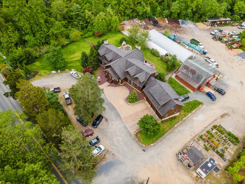 More Photos Of 11501 Popes Head Rd, Fairfax Garden Center For Sale