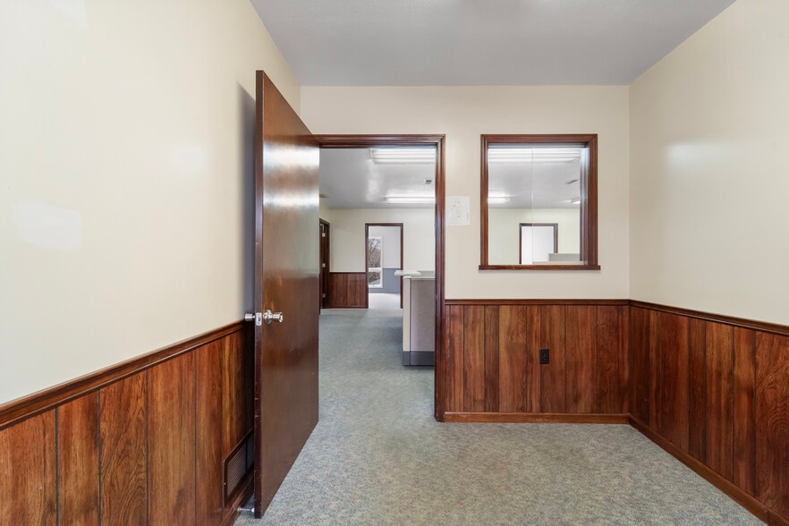 More Photos Of 209 W Main St, Linn Warehouse For Sale