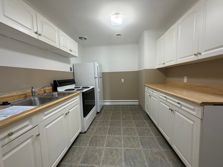 More Photos Of 134 W State St, Sycamore Office Residential For Sale