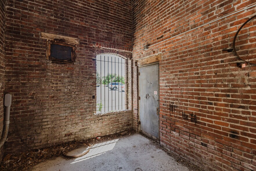 More Photos Of 1001 W Douglas Ave, Wichita Storefront For Sale