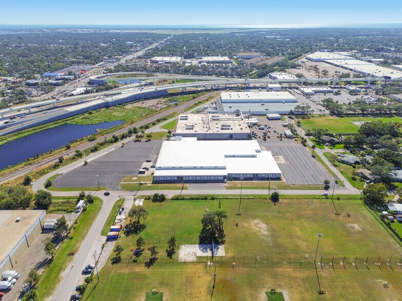 More Photos Of 3900 W Coachman Ave, Tampa Warehouse For Lease