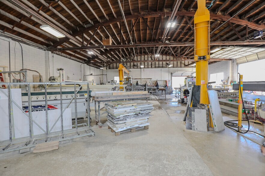 More Photos Of 403 NE Winchester St, Roseburg Freestanding For Sale