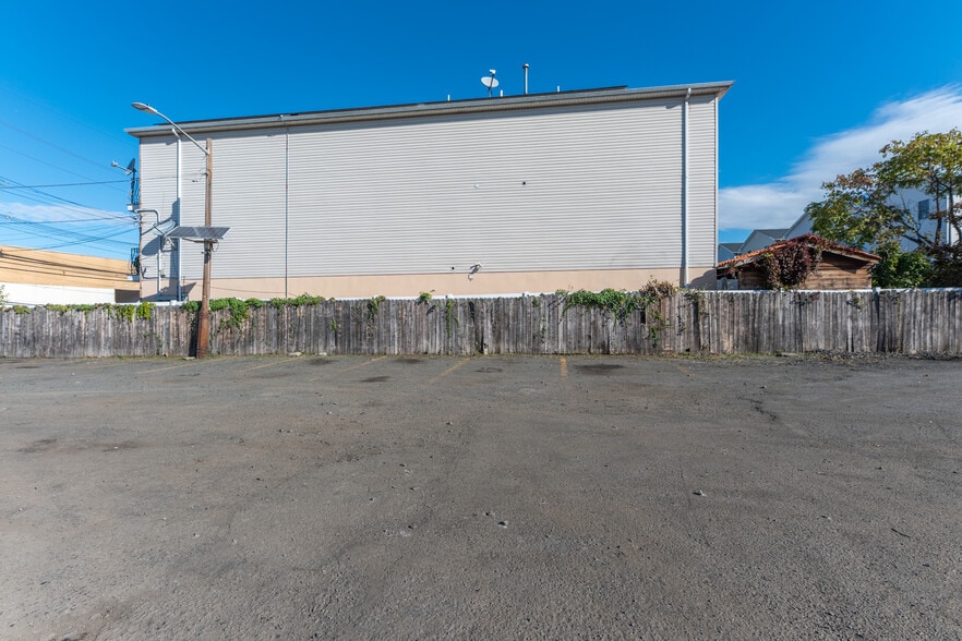 More Photos Of 488-500 Mulberry St, Newark Warehouse For Lease