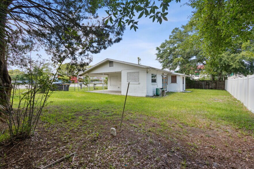 More Photos Of 7957 Blanding Blvd, Jacksonville Office Residential For Lease