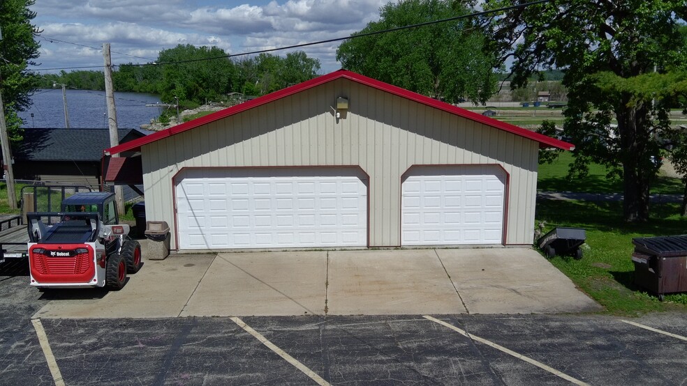 More Photos Of 11802 N Charley Bluff Rd, Milton Restaurant For Sale