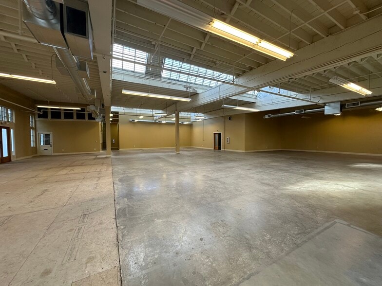 More Photos Of 710 NW 17th Ave, Portland Warehouse For Lease