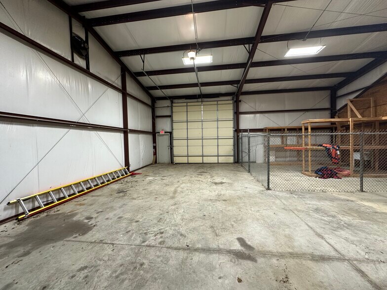 More Photos Of 3007 Corporate Ctr, Bryant Light Distribution For Sale