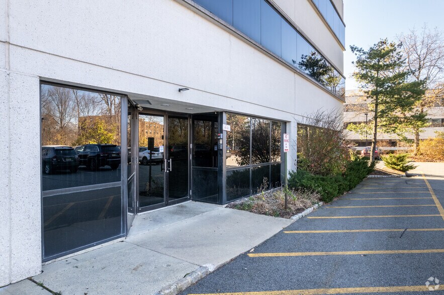 More Photos Of 140 Littleton Rd, Parsippany Office For Lease