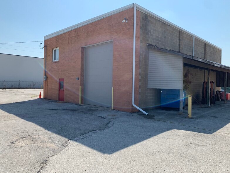More Photos Of 8870 Frost Ave, Saint Louis Service For Lease